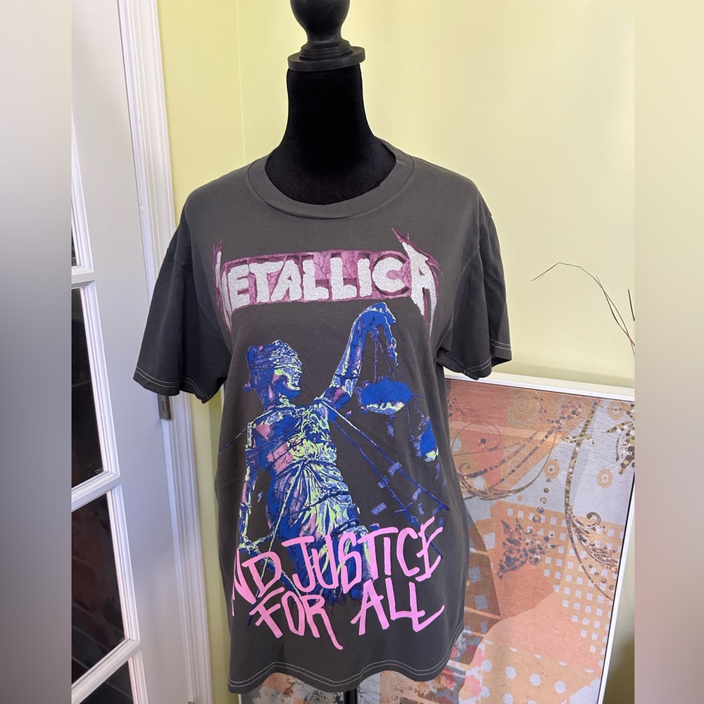 Metallica T-Shirtz Size Small- Beautiful Colors!!
